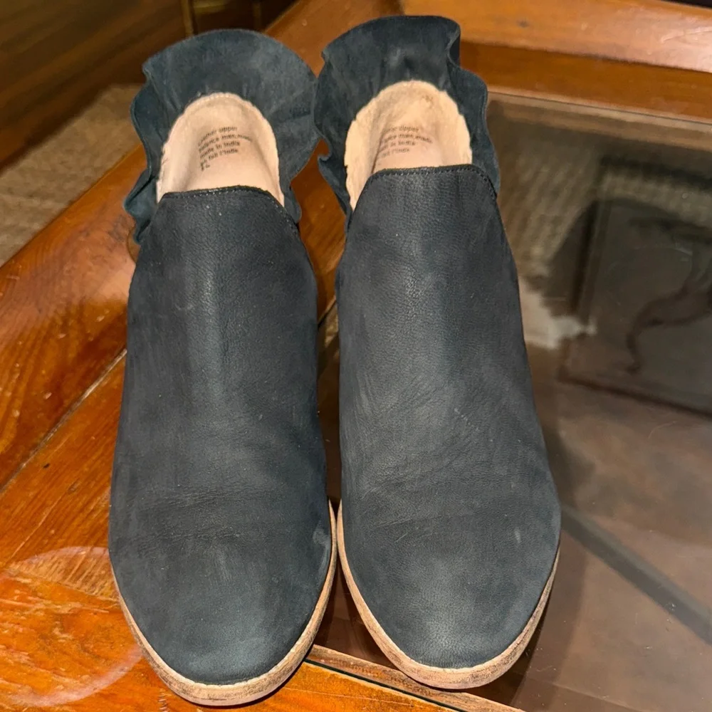 Seychelles Black Ankle Booties with Ruffle Detail - Picture 2 of 9